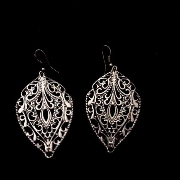 Silver Leaf Earrings. - Picture 1 of 1